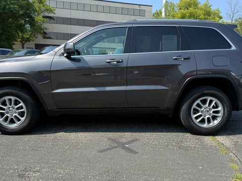Used 2019 Jeep Grand Cherokee Laredo AWD/4WD image 6