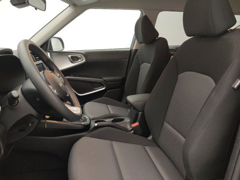 Used 2025 Kia Soul LX w/ LX Technology Package image 17
