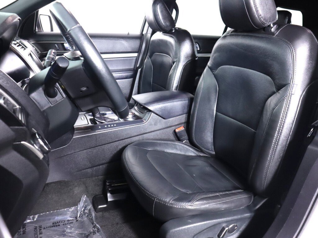 Used 2018 Ford Explorer XLT w/ Equipment Group 202A AWD/4WD image 32