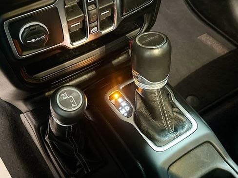 Used 2020 Jeep Gladiator Overland image 18