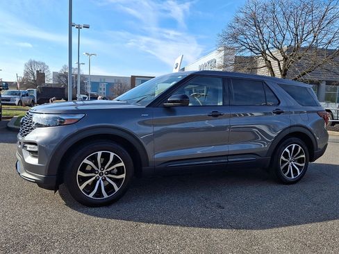 Certified 2022 Ford Explorer ST-Line image 5
