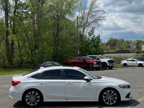 Used 2022 Honda Civic Touring image 3