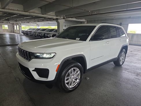 New 2025 Jeep Grand Cherokee Laredo image 9