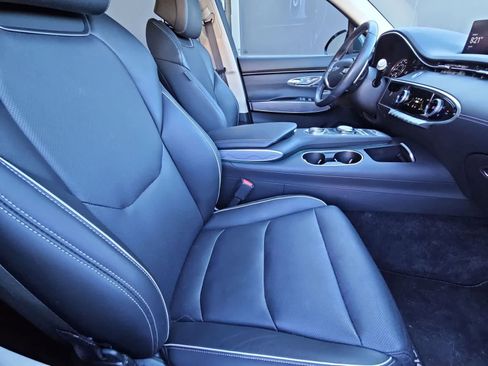 Used 2022 Genesis GV70 2.5T w/ Advanced Package image 17