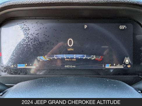 Used 2024 Jeep Grand Cherokee Altitude image 20