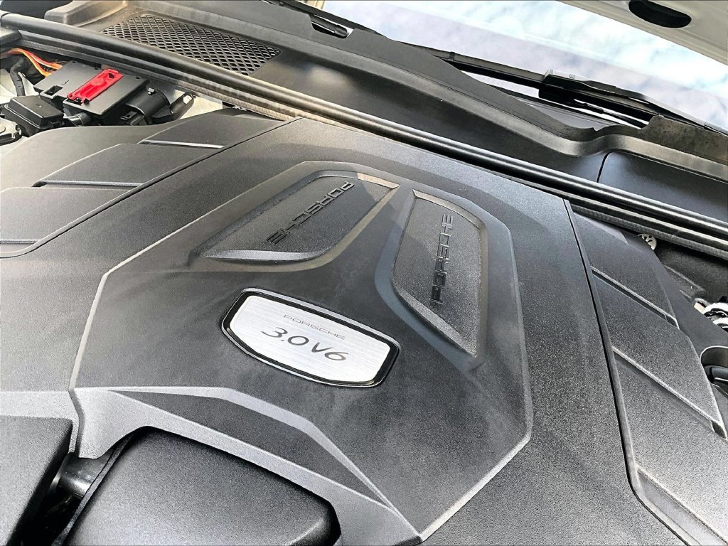 Certified 2023 Porsche Cayenne Coupe AWD/4WD image 34