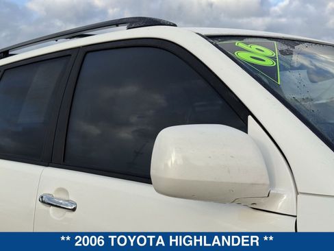 Used 2006 Toyota Highlander w/ 3rd Row image 10