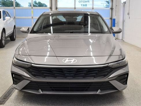 Used 2024 Hyundai Elantra SEL FWD image 3