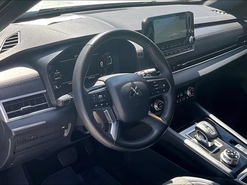 Used 2023 Mitsubishi Outlander SE Black Edition AWD/4WD image 12