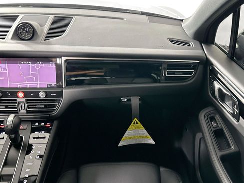 Certified 2026 Porsche Macan AWD/4WD image 30