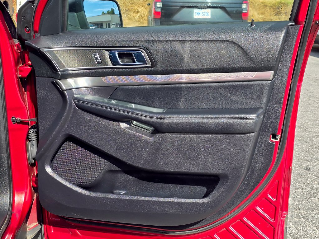 Used 2019 Ford Explorer XLT w/ Equipment Group 202A FWD image 46
