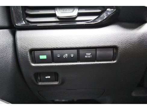 Used 2024 Nissan Sentra SV FWD image 21