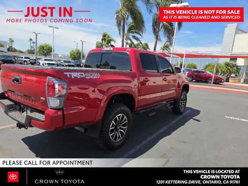 Used 2020 Toyota Tacoma TRD Sport w/ Technology Package AWD/4WD image 3