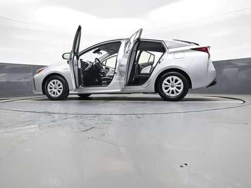 Certified 2022 Toyota Prius LE image 47
