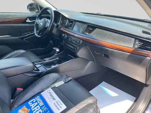 Used 2019 Kia Cadenza Premium w/ Paint Protection Package FWD image 10