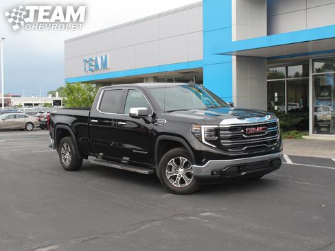 Used 2023 GMC Sierra 1500 SLT AWD/4WD image 2