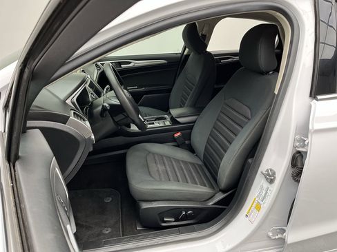 Used 2019 Ford Fusion SE FWD image 10