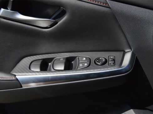 Used 2025 Nissan Sentra SR w/ SR Premium Package image 20