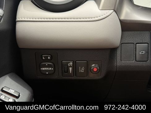 Used 2018 Toyota RAV4 XLE FWD image 24
