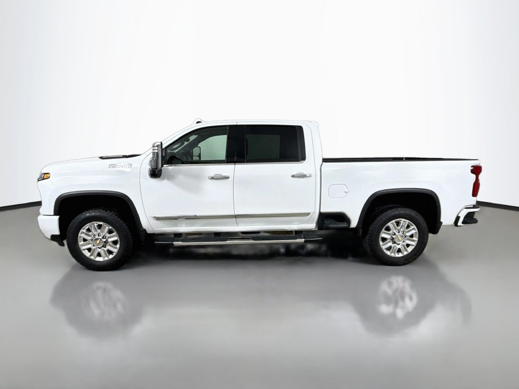 Used 2024 Chevrolet Silverado 2500 High Country w/ Technology Package AWD/4WD image 4