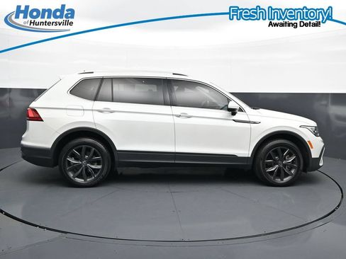 Used 2023 Volkswagen Tiguan SE w/ Panoramic Sunroof Package FWD image 11