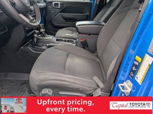 Used 2023 Jeep Gladiator Sport AWD/4WD image 12