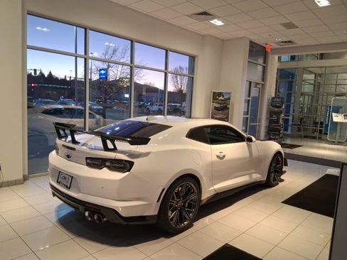 Used 2022 Chevrolet Camaro ZL1 image 2