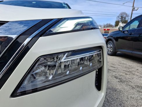 Used 2023 Nissan Rogue SV w/ SV Premium B Package image 9