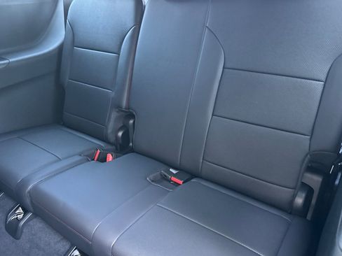 New 2026 Chevrolet Traverse RS w/ LPO, Floor Liner Package FWD image 17