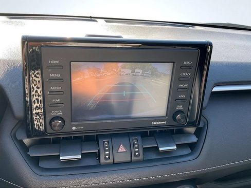 Used 2020 Toyota RAV4 XLE Premium FWD image 16
