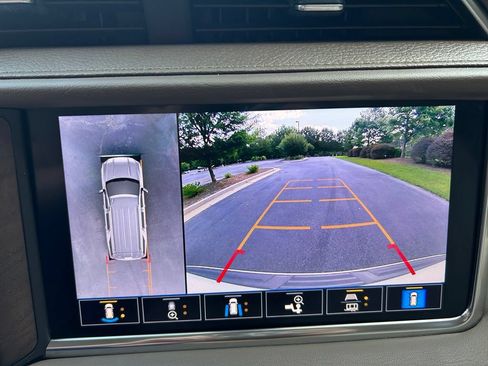 Used 2021 GMC Yukon XL Denali w/ Denali Premium Package AWD/4WD image 5