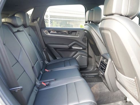 Used 2024 Porsche Cayenne S image 23