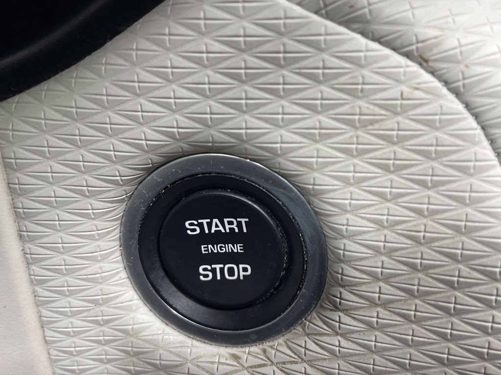 Used 2019 Land Rover Range Rover Velar S AWD/4WD image 34