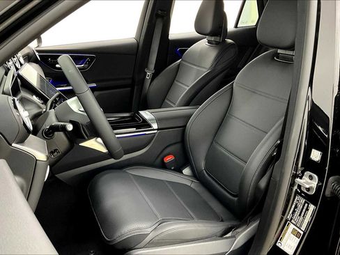 Used 2025 Mercedes-Benz GLC 300 image 9