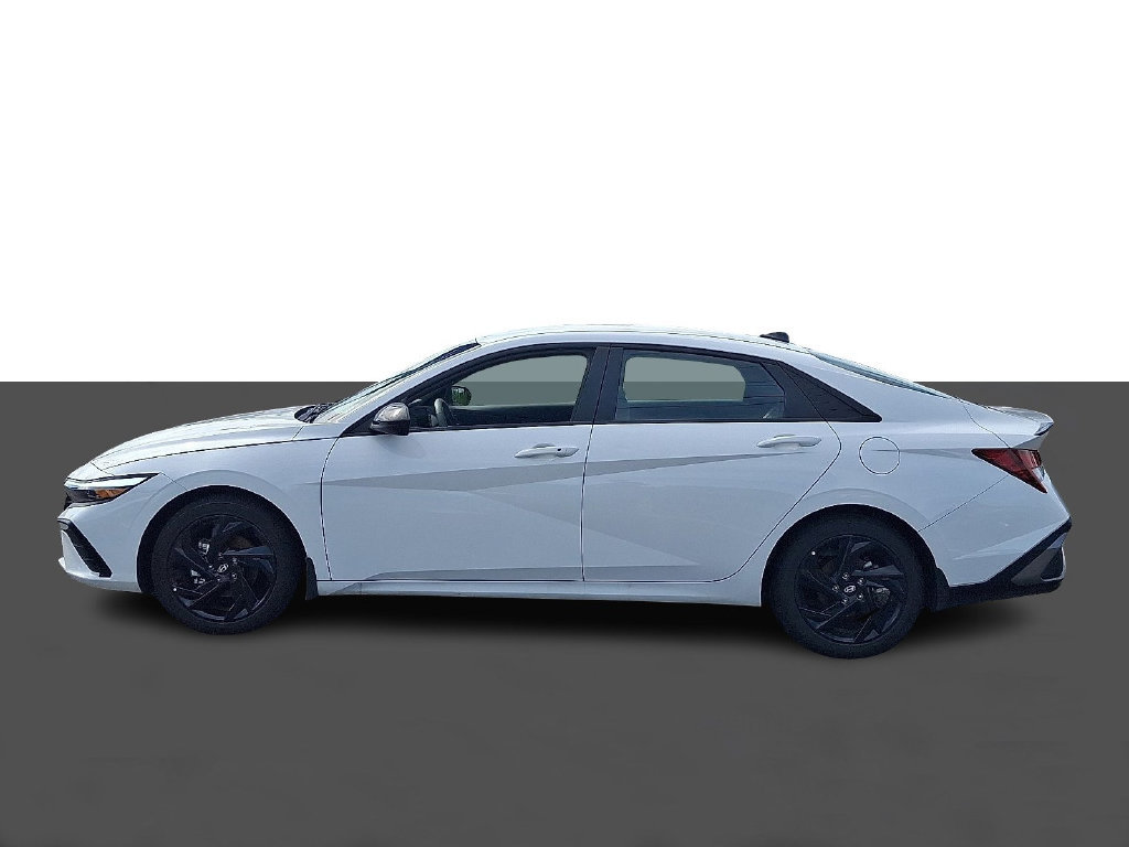 Used 2026 Hyundai Elantra Sport FWD image 4