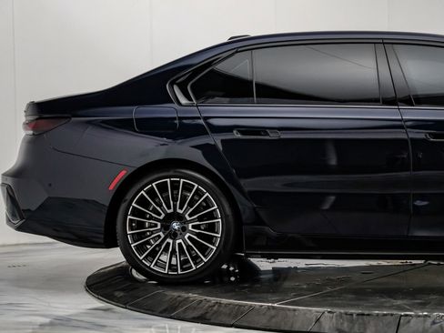 Used 2025 BMW i7 xDrive60 AWD/4WD image 22