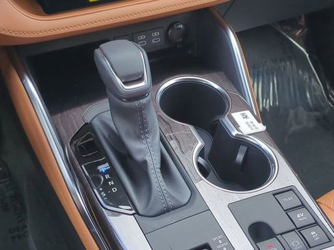 New 2026 Toyota Highlander Platinum image 24
