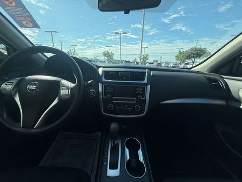 Used 2017 Nissan Altima 2.5 S w/ Interior Lighting Package FWD image 15