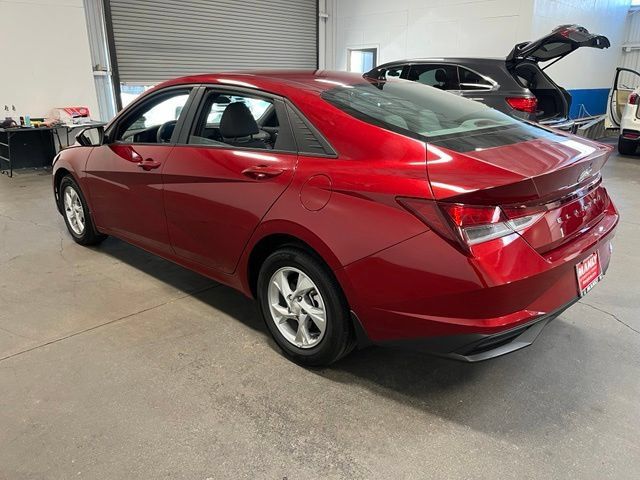 Used 2023 Hyundai Elantra SE FWD image 5