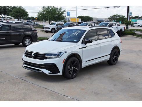 Used 2024 Volkswagen Tiguan SE R-Line image 2