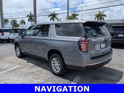 Used 2022 Chevrolet Suburban LT w/ Luxury Package AWD/4WD image 5