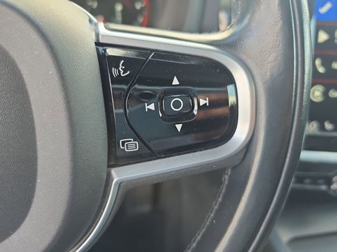 Used 2020 Volvo S60 T5 Momentum image 9