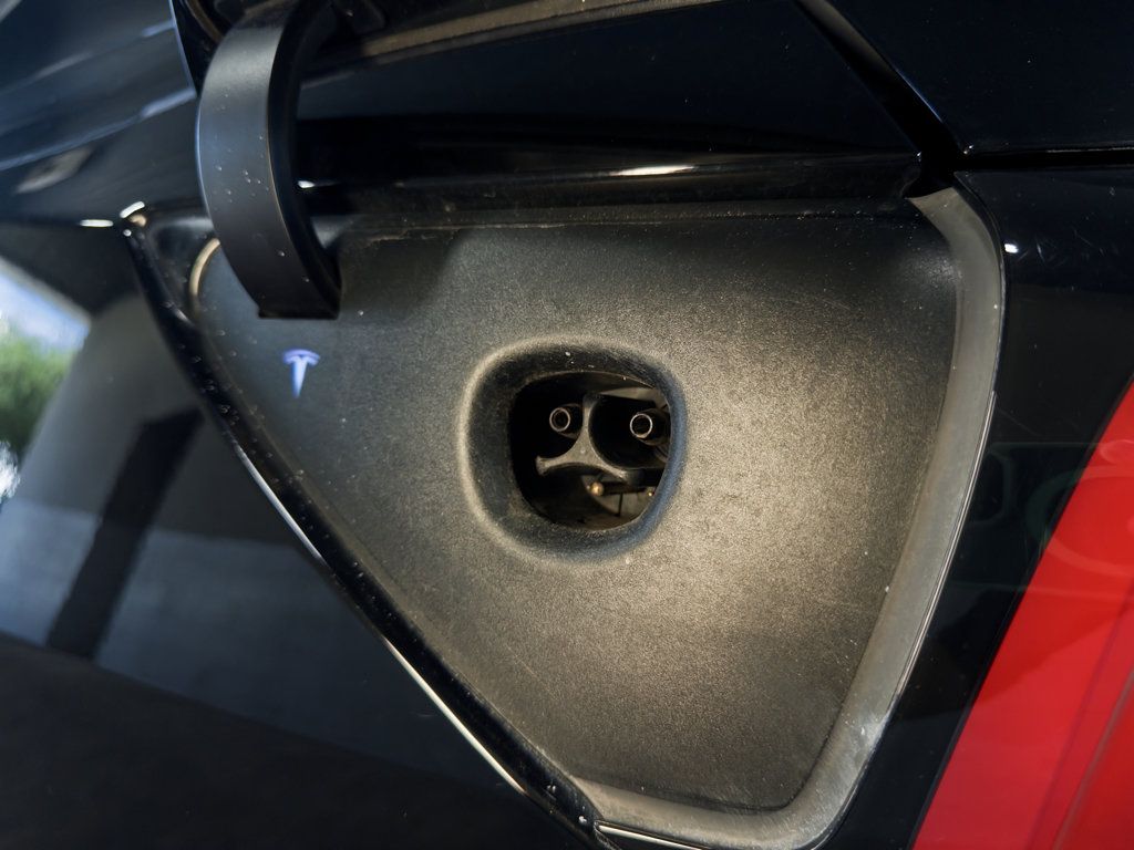 Used 2021 Tesla Model Y Long Range AWD/4WD image 5