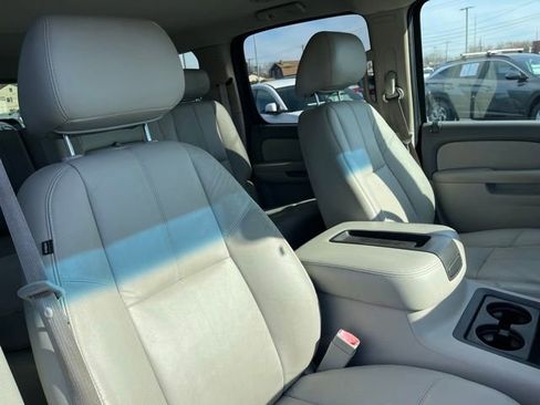 Used 2010 Chevrolet Suburban LT image 14