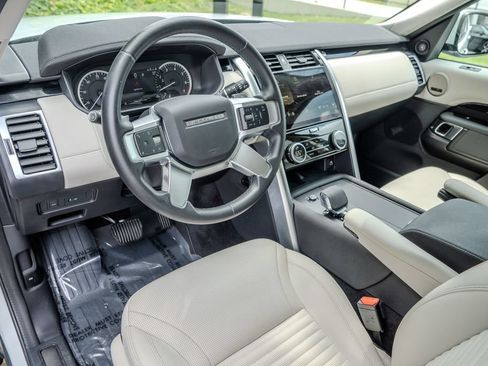 Used 2023 Land Rover Discovery S AWD/4WD image 4