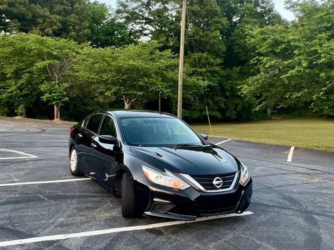 Used 2017 Nissan Altima 2.5 S w/ Power Driver Seat Package FWD image 9