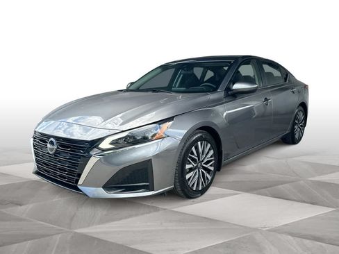 Used 2023 Nissan Altima 2.5 SV FWD image 1