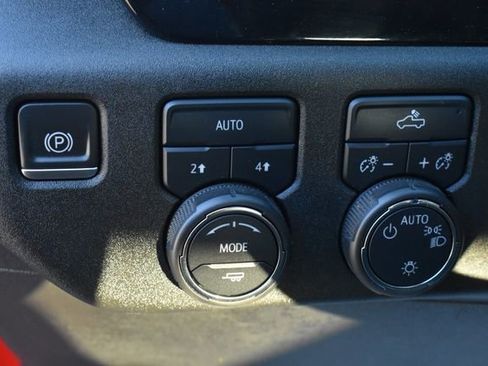 Used 2023 Chevrolet Silverado 1500 LT AWD/4WD image 23