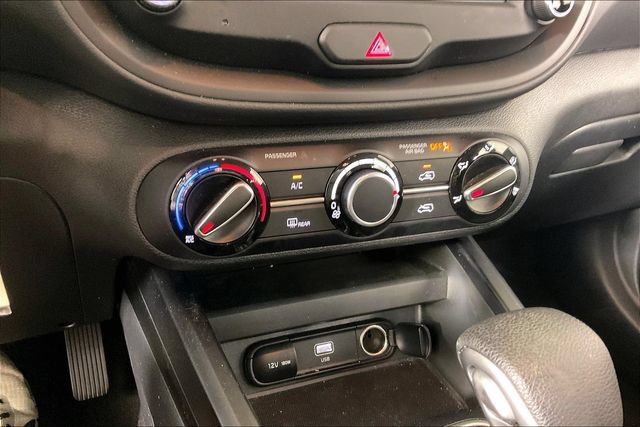 Used 2025 Kia Soul LX w/ LX Technology Package FWD image 12