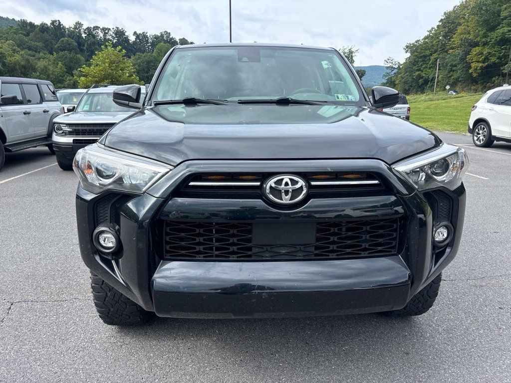 Used 2022 Toyota 4Runner SR5 AWD/4WD image 4